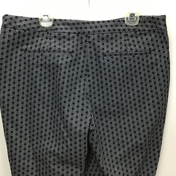Woman's Worthington Modern Fit Capris Size 8 P - Picture 4 of 7